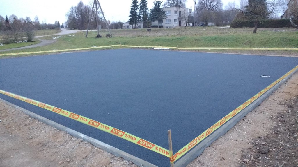 Smūgius sugerianti liejama EPDM danga aikštelėms