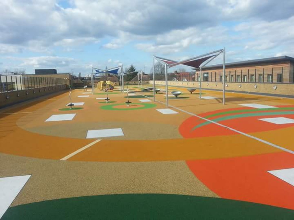Smūgius sugerianti liejama EPDM danga aikštelėms