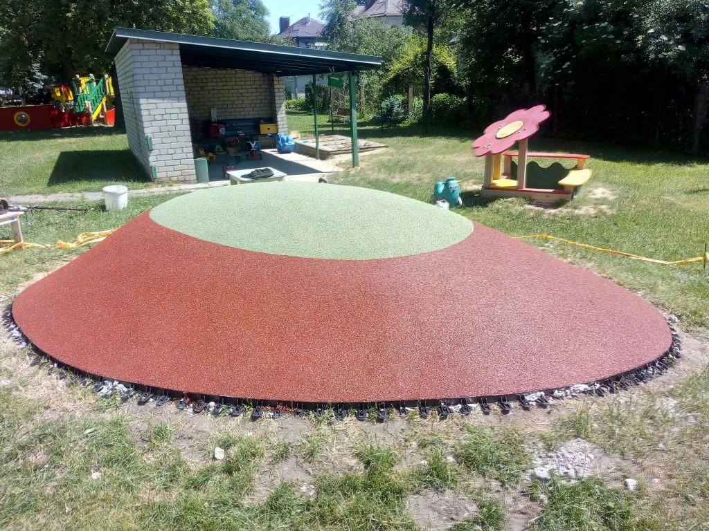 Smūgius sugerianti liejama EPDM danga aikštelėms