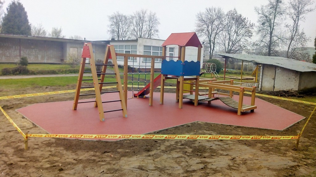 Smūgius sugerianti liejama EPDM danga aikštelėms