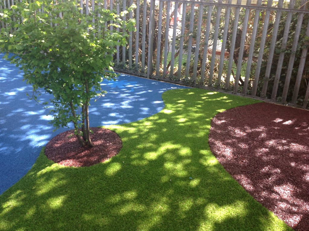 Smūgius sugerianti liejama EPDM danga aikštelėms