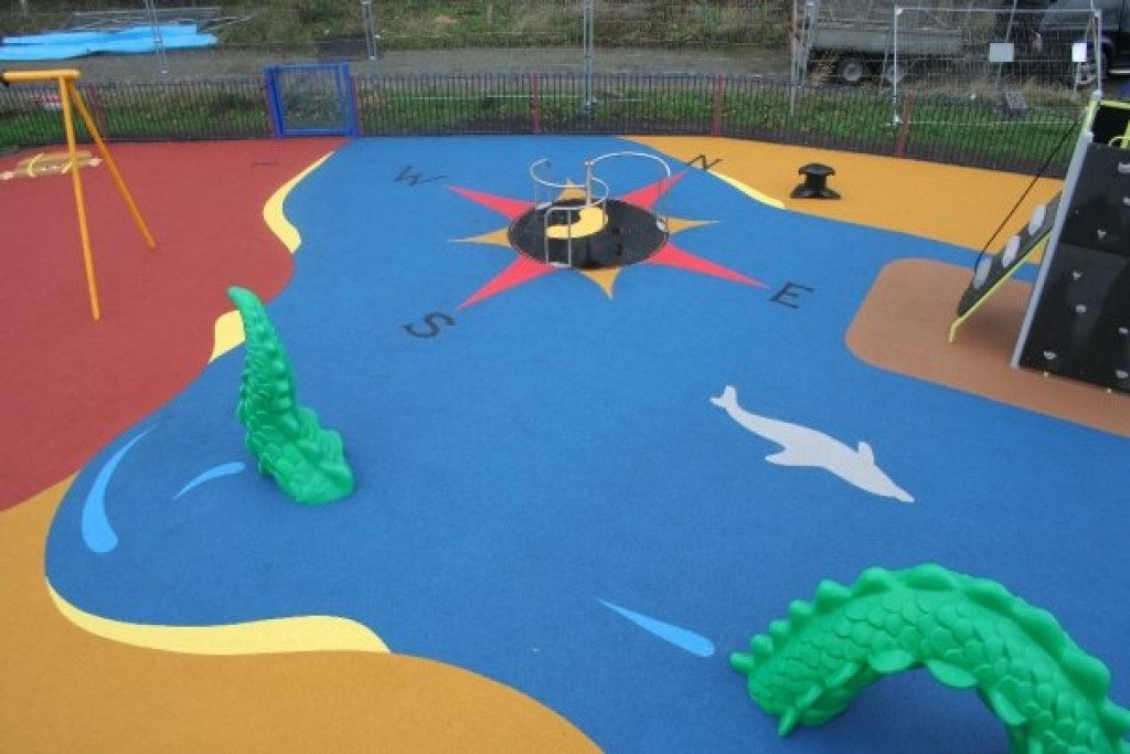 Smūgius sugerianti liejama EPDM danga aikštelėms