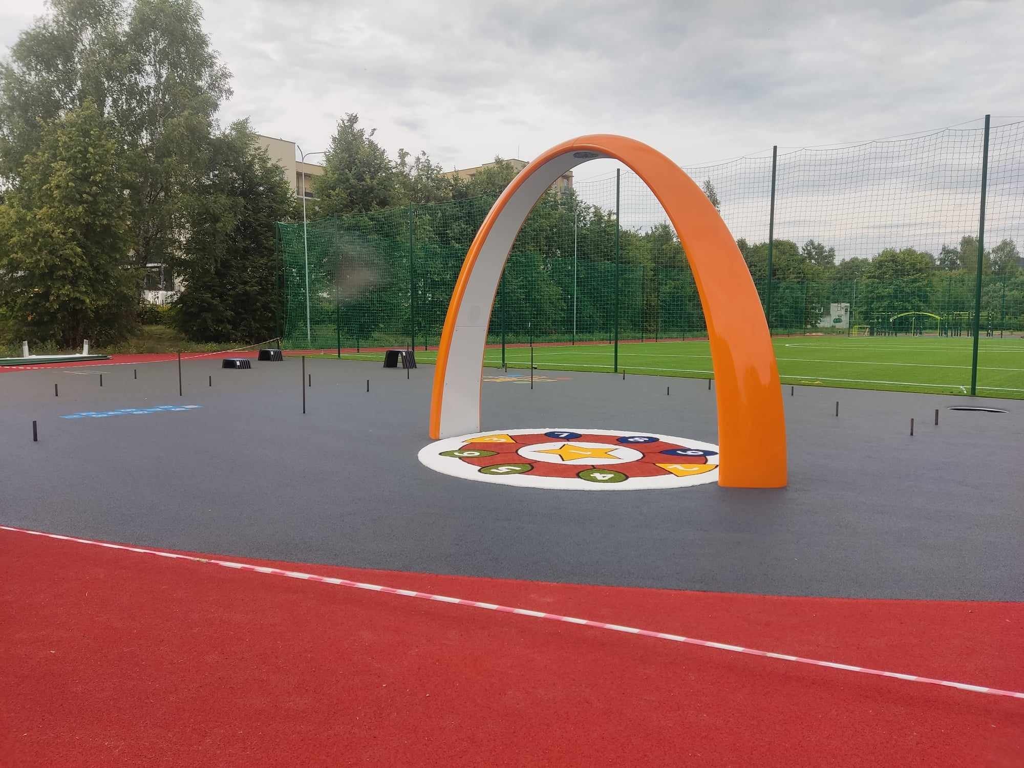 vaikų žaidimų aikštelių liejamos dangos