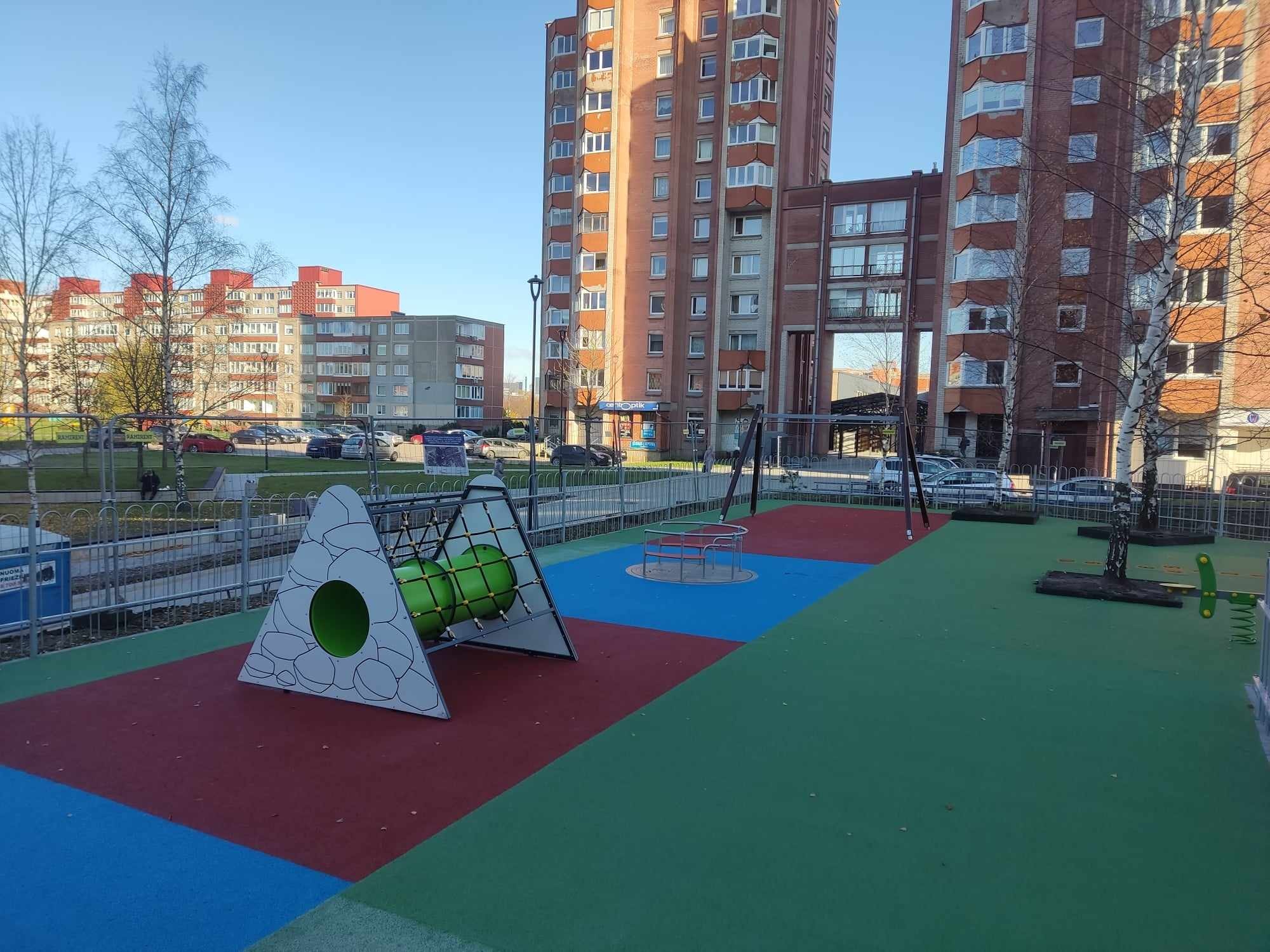 vaikų žaidimų aikštelių liejamos dangos