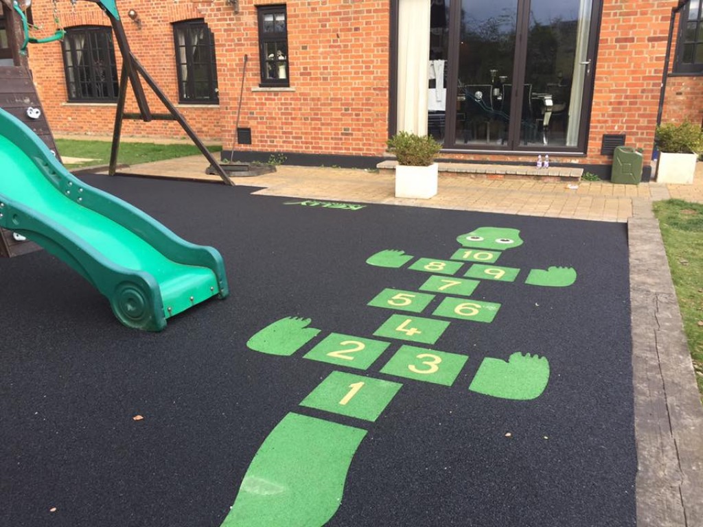 Smūgius sugerianti danga aikštelei