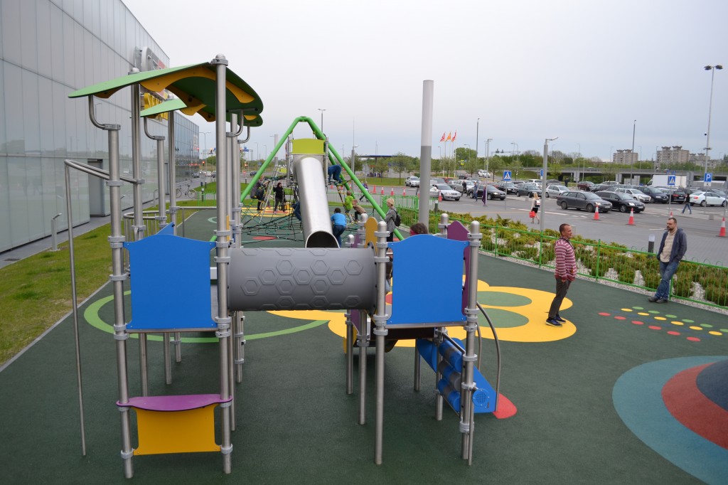 Smūgius sugerianti danga aikštelei