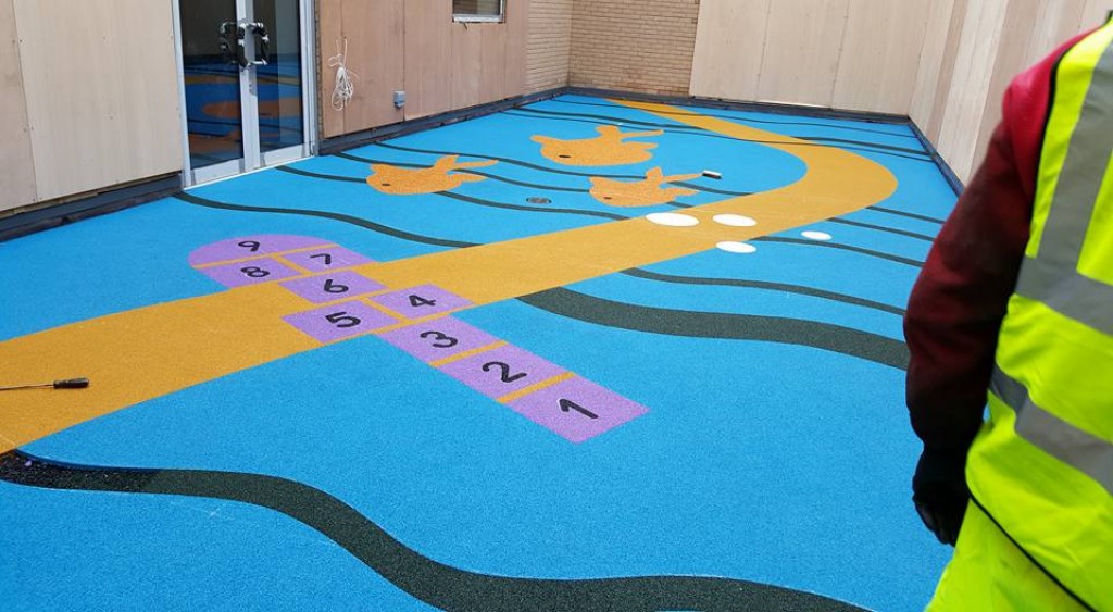 Smūgius sugerianti danga aikštelei