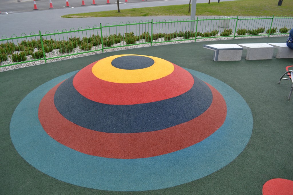 Smūgius sugerianti danga aikštelei