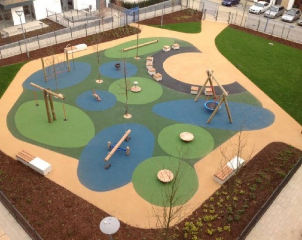 spalvota liejama danga