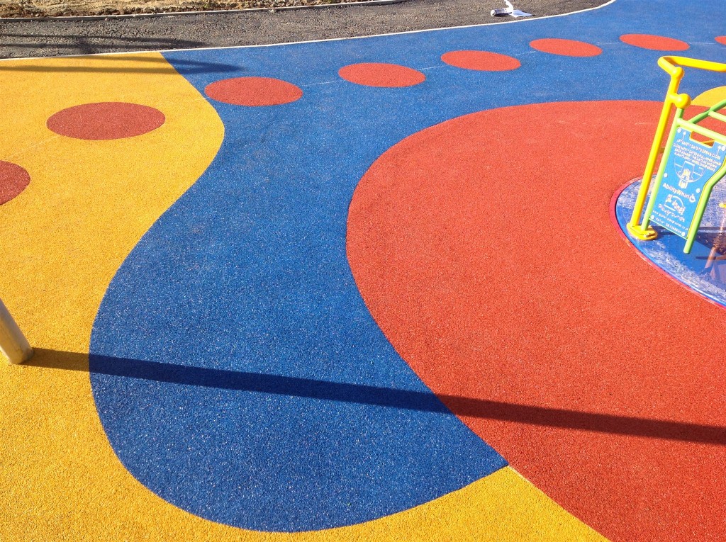 spalvota liejama danga