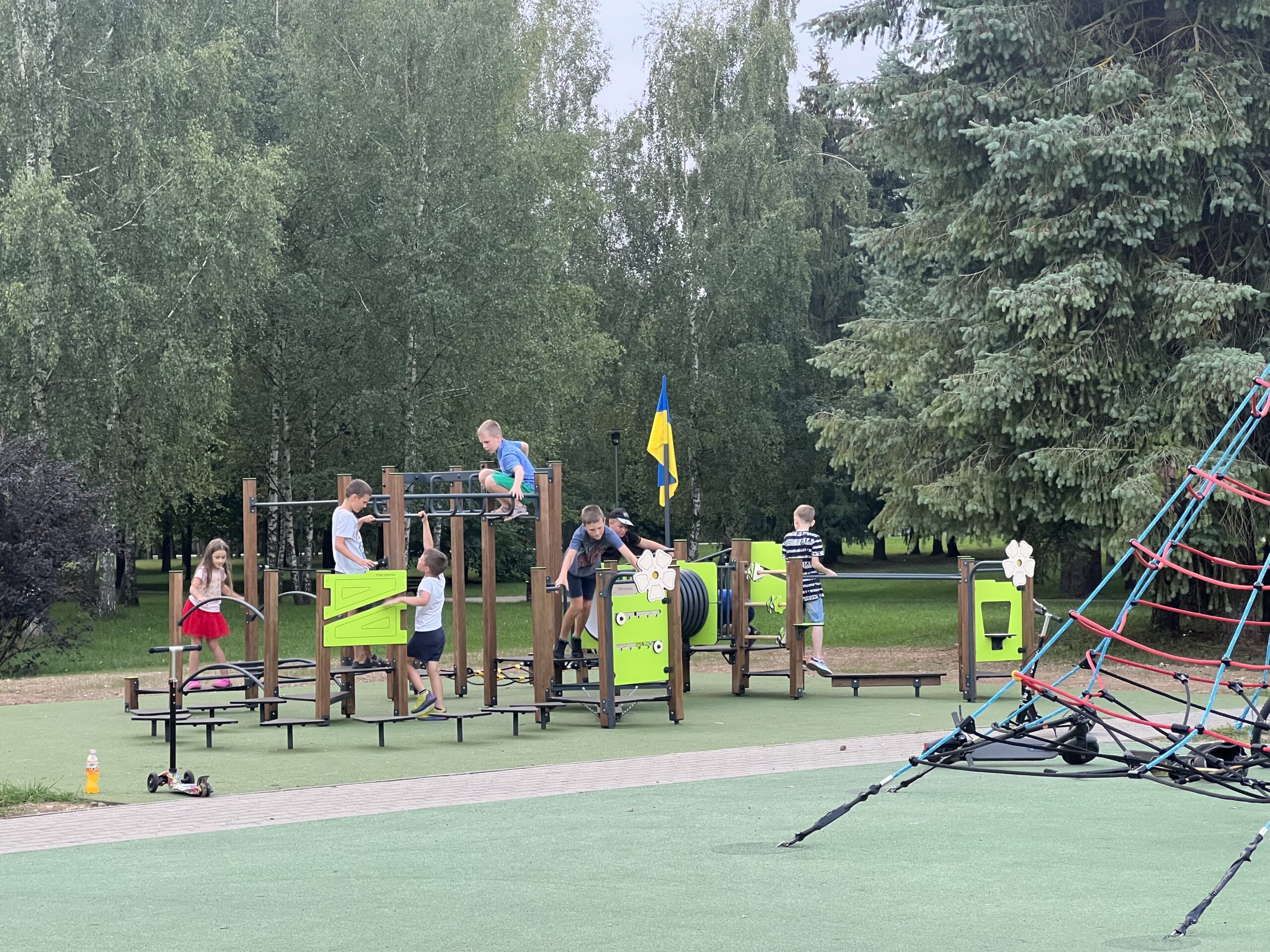 liejama guminė lauko danga