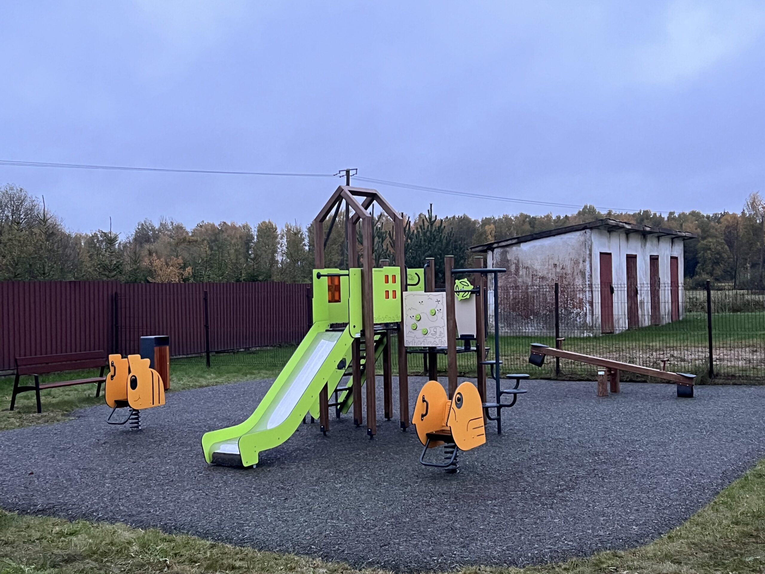 liejama guminė lauko danga