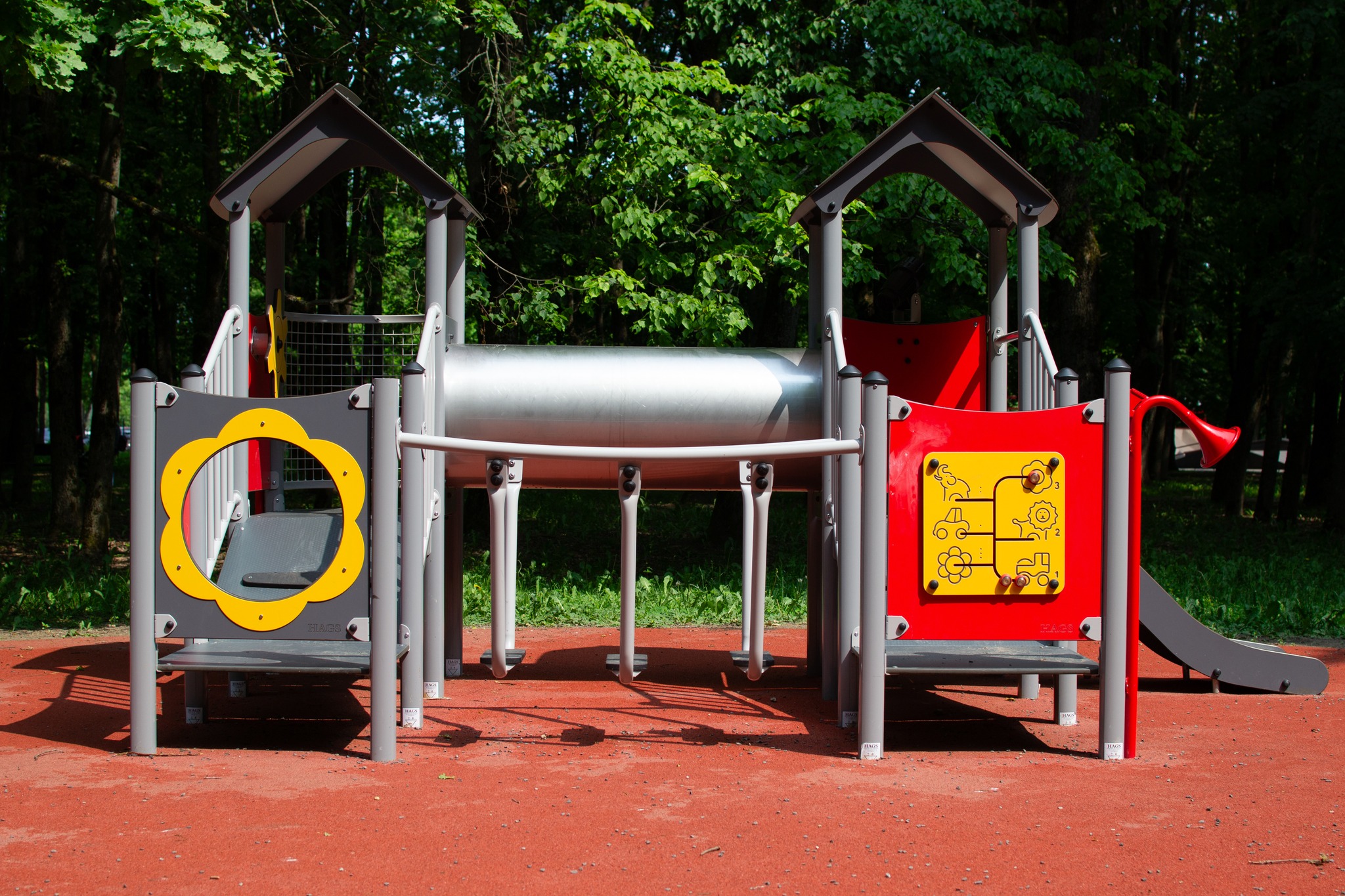 EPDM liejama danga ir vaikų laisvalaikio įranga